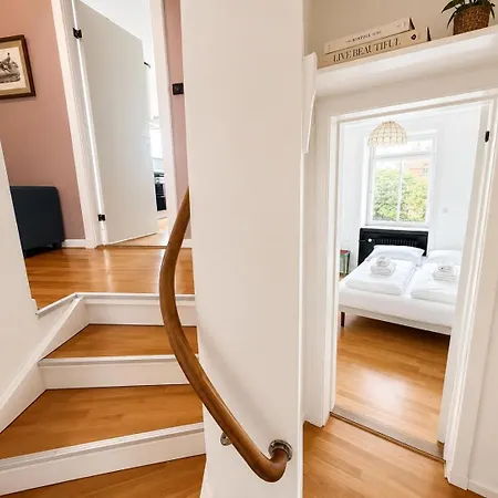 Large 3br With Elevator Vewing Over The Lakes Apartament *