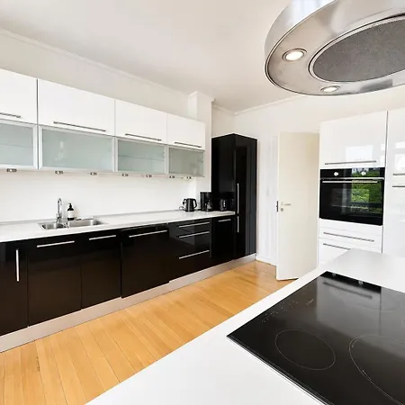 Large 3br With Elevator Vewing Over The Lakes Apartament Kopenhaga